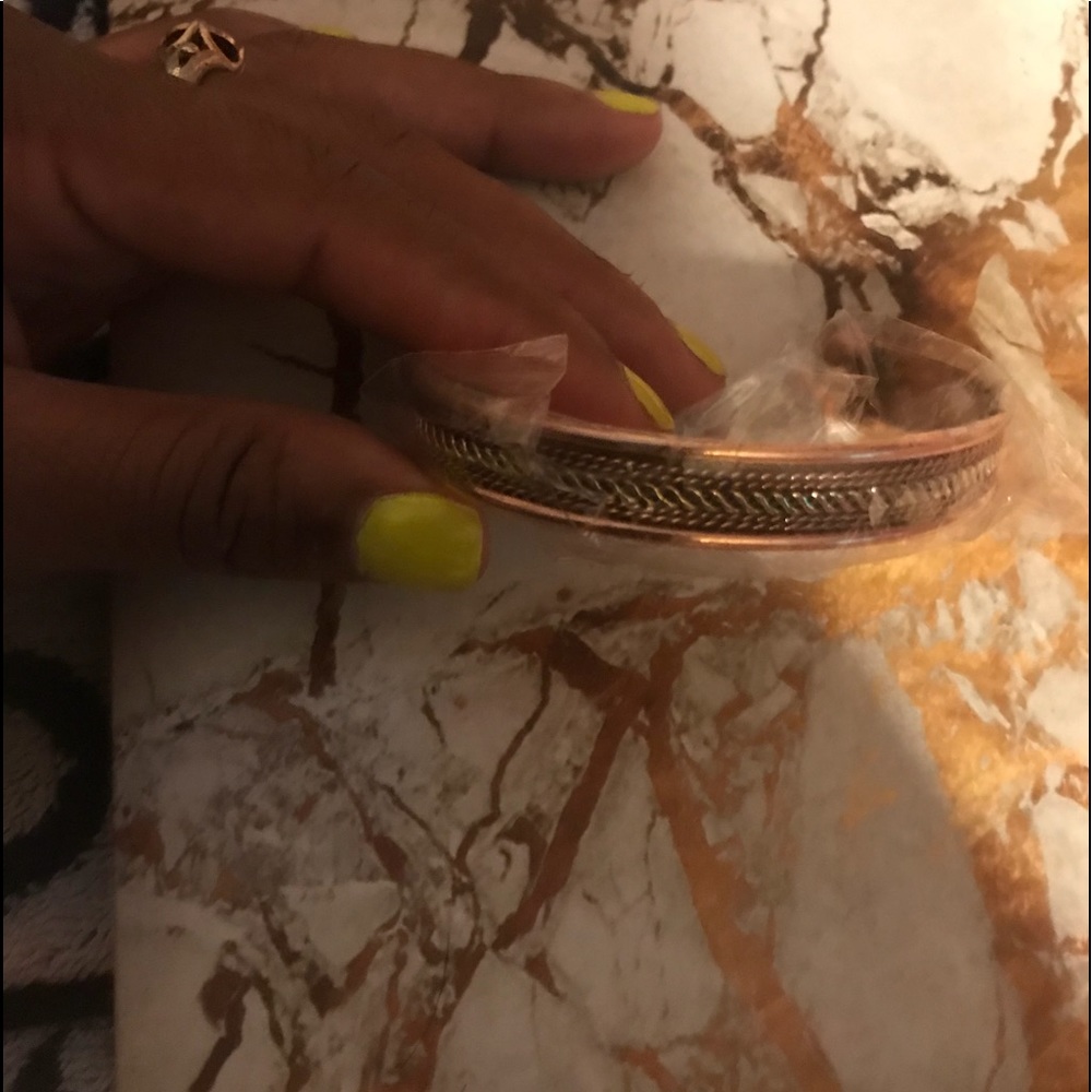 never worn . - Picture 3 of 6